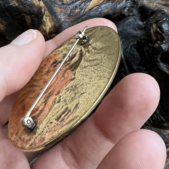 Vintage Art Nouveau Brooch Pin Brass Oval Gold Tone Fairy Woman Embossed Metal - Picture 7 of 9